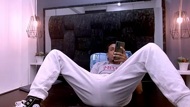 Jose Smoke online show from December 14, 2:12 am