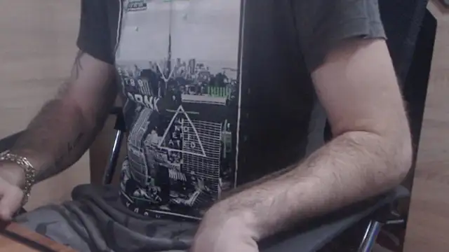 Snapshot of uncutguy01 chatting on January 5, 8:43 am uncutguy01 online show from January 5, 8:43 am