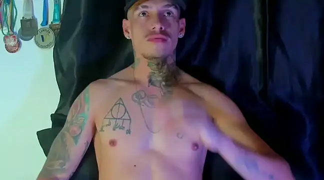 Snapshot of zyongracia chatting on December 27, 10:34 am zyongracia online show from December 27, 10:34 am