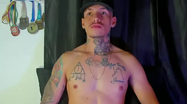 Snapshot of zyongracia chatting on December 28, 9:52 am zyongracia online show from December 28, 9:52 am