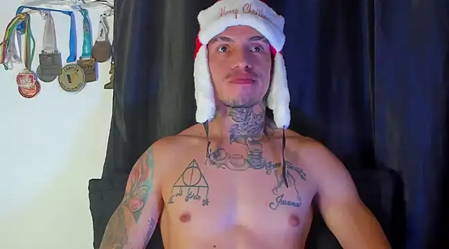 Snapshot of zyongracia chatting on December 11, 11:32 pm zyongracia online show from December 11, 11:32 pm