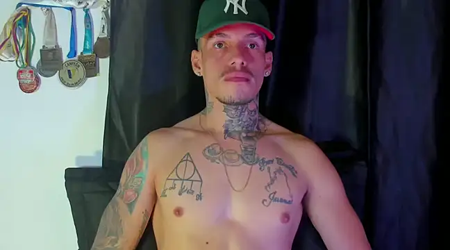 Snapshot of zyongracia chatting on January 4, 10:27 am zyongracia online show from January 4, 10:27 am