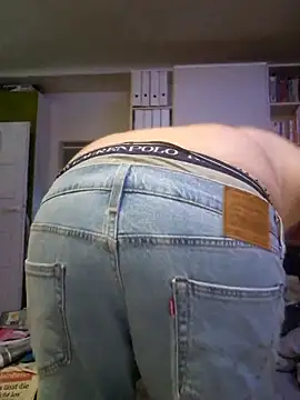 Snapshot of Sweet-Gismo chatting on February 28, 11:23 pm Sweet-Gismo online show from February 28, 11:23 pm