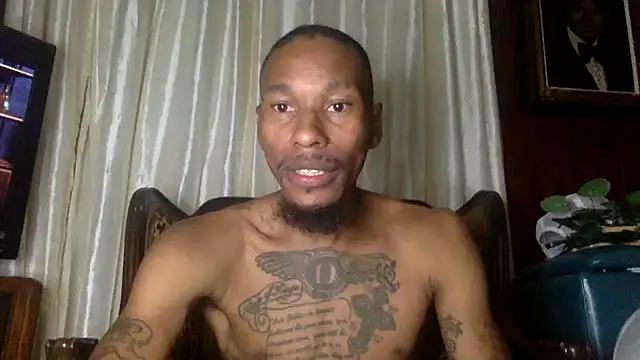 Snapshot of KingDerRico chatting on October 14, 11:45 pm KingDerRico online show from October 14, 11:45 pm