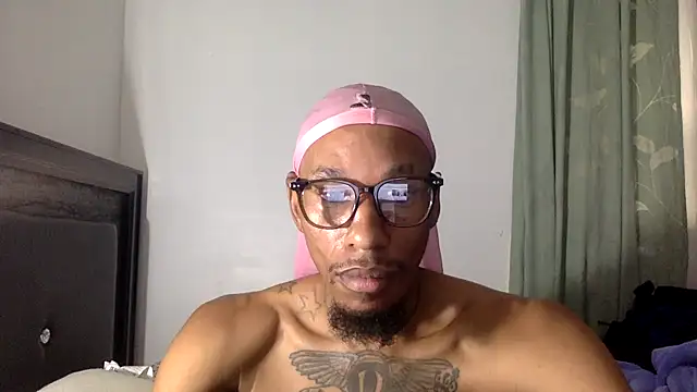 Snapshot of KingDerRico chatting on October 11, 3:16 pm KingDerRico online show from October 11, 3:16 pm