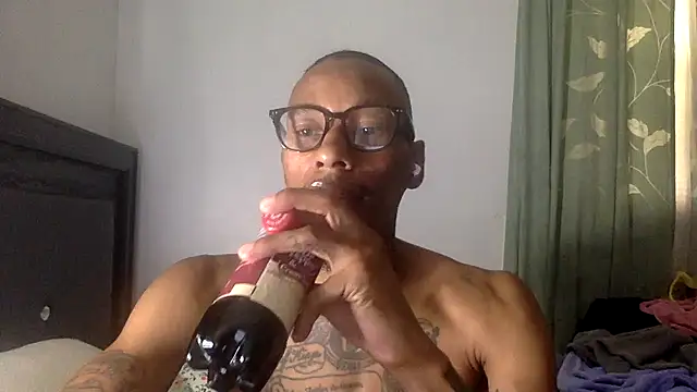 Snapshot of KingDerRico chatting on October 12, 6:24 pm KingDerRico online show from October 12, 6:24 pm