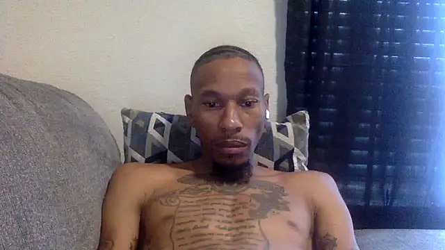 Snapshot of KingDerRico chatting on October 17, 9:52 pm KingDerRico online show from October 17, 9:52 pm