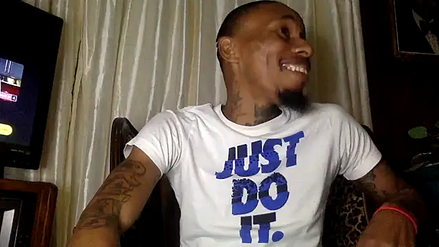 Snapshot of KingDerRico chatting on October 16, 12:07 am KingDerRico online show from October 16, 12:07 am
