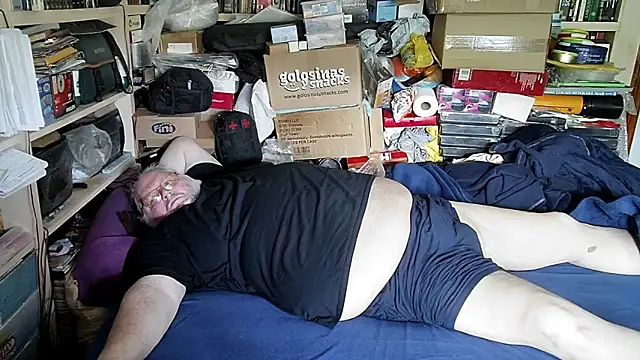 hadeszeuss2 online show from April 23, 2:41 pm