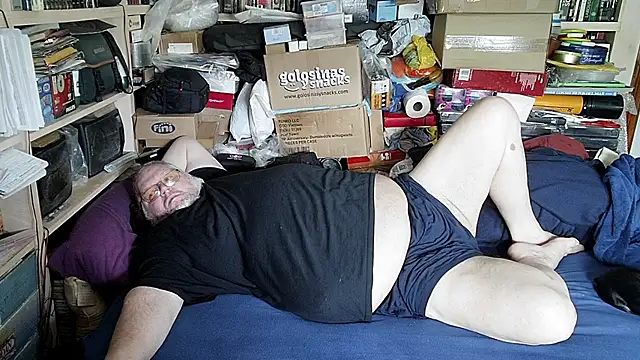 hadeszeuss2 online show from April 21, 1:39 pm