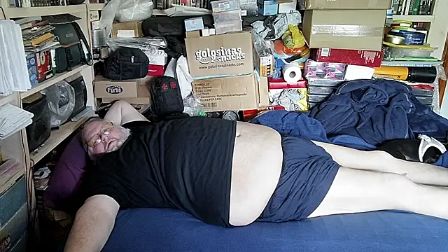 hadeszeuss2 online show from April 22, 1:49 pm