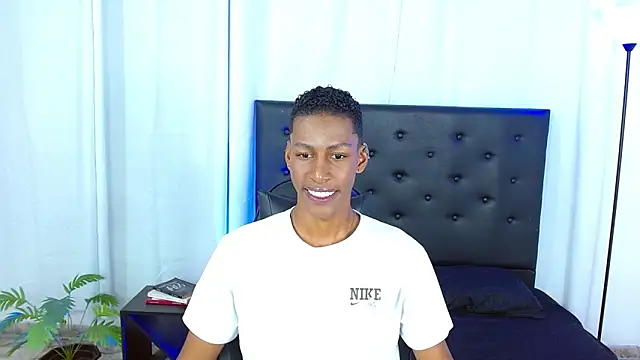 maiki18  online show from March 10, 8:26 pm