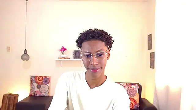 Snapshot of maiki18_ chatting on March 18, 1:44 pm maiki18 online show from March 18, 1:44 pm