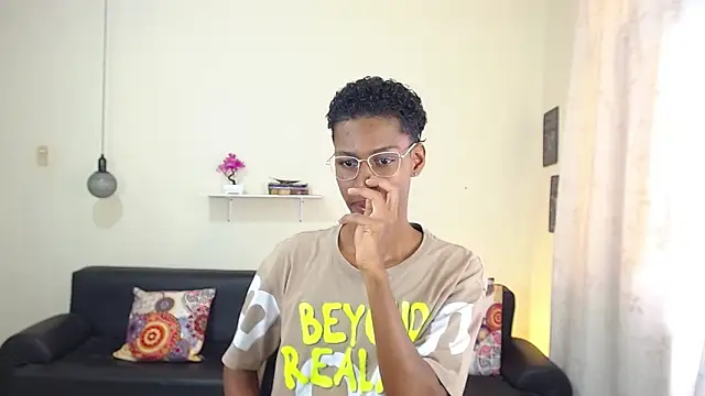 Snapshot of maiki18_ chatting on February 6, 1:21 pm maiki18 online show from February 6, 1:21 pm