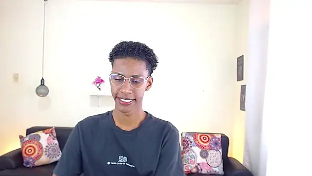 Snapshot of maiki18_ chatting on March 3, 1:37 pm maiki18 online show from March 3, 1:37 pm