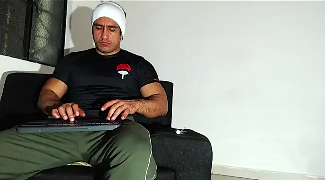 Snapshot of willian_m777 chatting on December 30, 1:04 am willian m777 online show from December 30, 1:04 am