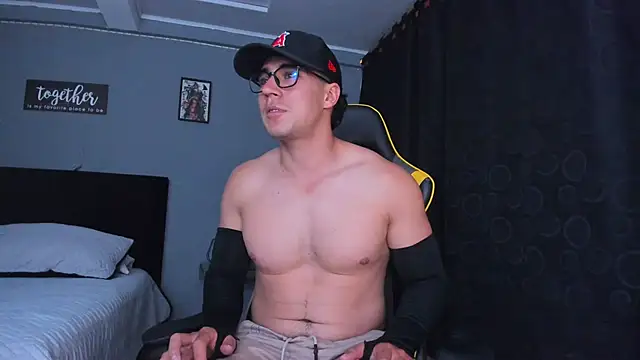 owengray2n online show from November 30, 3:30 am