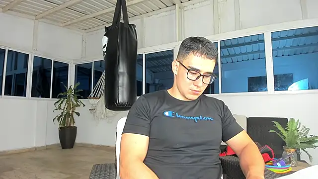 owengray2n online show from December 19, 11:57 pm