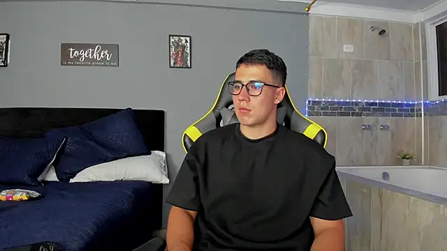 owengray2n online show from February 20, 1:25 am