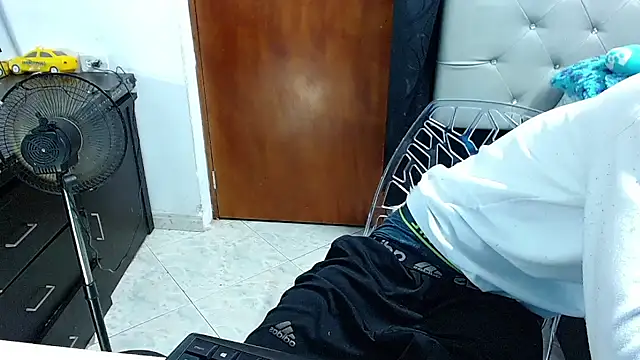 latinhandsome online show from December 9, 7:06 am