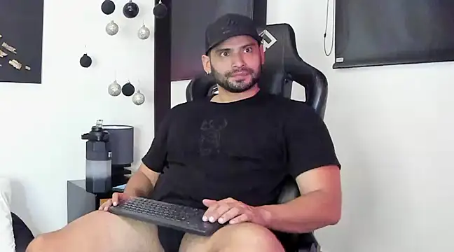 Snapshot of Dereck_vega chatting on December 12, 9:37 pm Dereck vega online show from December 12, 9:37 pm