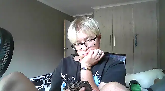 bisexualboy05 online show from February 10, 12:39 pm