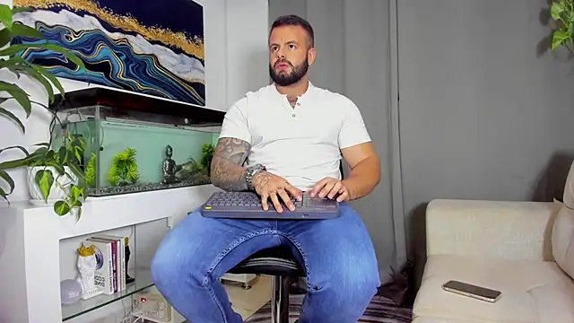 Snapshot of Johnnygrayson1 chatting on January 24, 11:23 pm Johnnygrayson1 online show from January 24, 11:23 pm