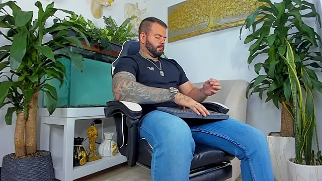 Johnnygrayson1 online show from April 22, 10:47 pm