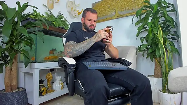 Johnnygrayson1 online show from April 25, 1:08 am