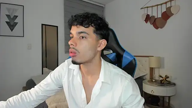 mateoleonee online show from March 6, 11:31 pm