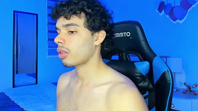 mateoleonee online show from February 7, 2:19 am