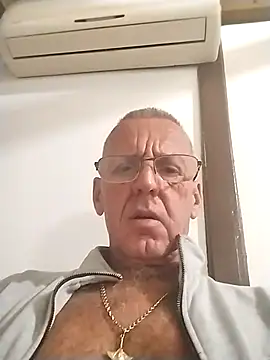 Snapshot of Freddy1962 chatting on January 17, 6:58 pm Freddy1962 online show from January 17, 6:58 pm