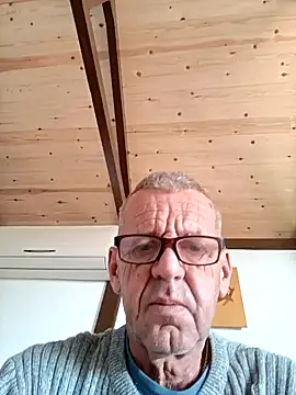 Snapshot of Freddy1962 chatting on December 15, 5:23 am Freddy1962 online show from December 15, 5:23 am