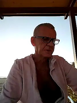 Snapshot of Freddy1962 chatting on December 16, 4:55 am Freddy1962 online show from December 16, 4:55 am