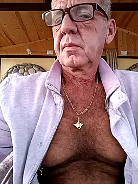 Snapshot of Freddy1962 chatting on December 19, 5:29 am Freddy1962 online show from December 19, 5:29 am