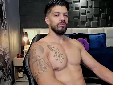 Snapshot of DannSaenz chatting on January 27, 12:26 pm DannSaenz online show from January 27, 12:26 pm