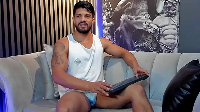 Snapshot of DannSaenz chatting on December 5, 8:56 pm DannSaenz online show from December 5, 8:56 pm