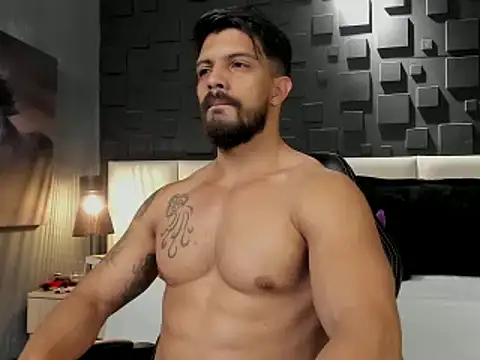 Snapshot of DannSaenz chatting on February 2, 7:14 pm DannSaenz online show from February 2, 7:14 pm