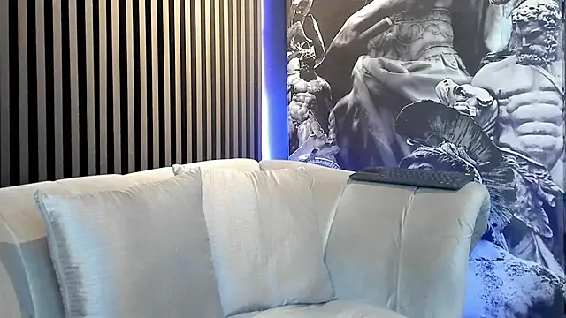 Snapshot of DannSaenz chatting on December 19, 12:45 am DannSaenz online show from December 19, 12:45 am