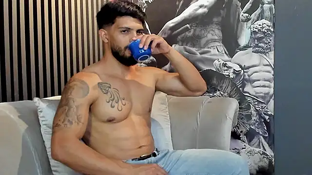 Snapshot of DannSaenz chatting on December 31, 9:50 pm DannSaenz online show from December 31, 9:50 pm