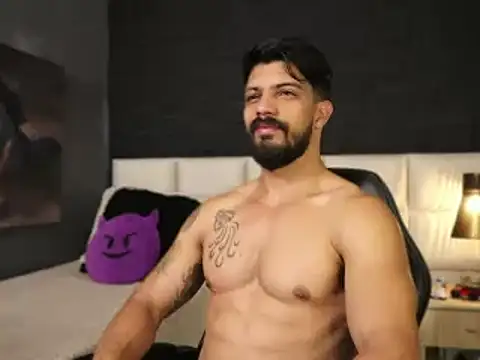Snapshot of DannSaenz chatting on February 16, 10:54 am DannSaenz online show from February 16, 10:54 am