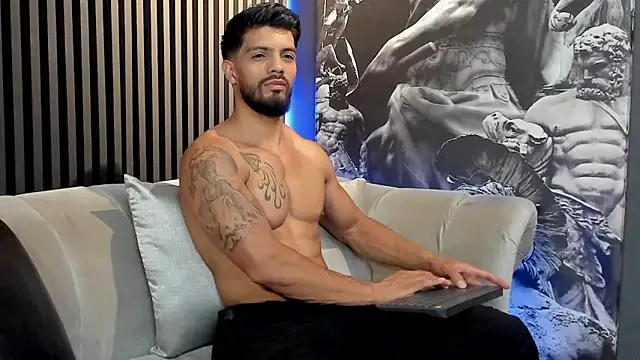 Snapshot of DannSaenz chatting on December 30, 10:34 pm DannSaenz online show from December 30, 10:34 pm