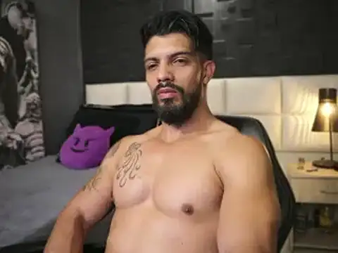 Snapshot of DannSaenz chatting on February 24, 3:12 am DannSaenz online show from February 24, 3:12 am