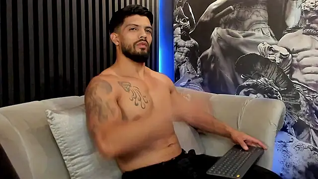 Snapshot of DannSaenz chatting on December 23, 10:55 pm DannSaenz online show from December 23, 10:55 pm