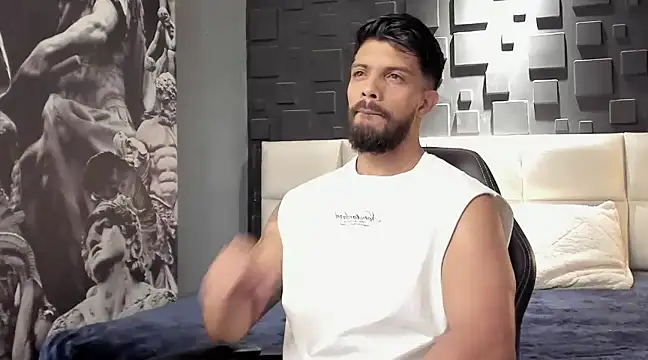 Snapshot of DannSaenz chatting on January 12, 11:04 pm DannSaenz online show from January 12, 11:04 pm