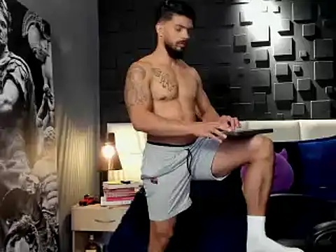 Snapshot of DannSaenz chatting on January 21, 9:15 pm DannSaenz online show from January 21, 9:15 pm