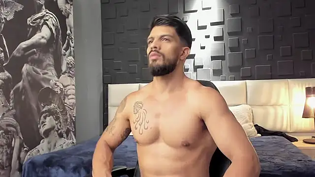 Snapshot of DannSaenz chatting on January 11, 11:35 pm DannSaenz online show from January 11, 11:35 pm
