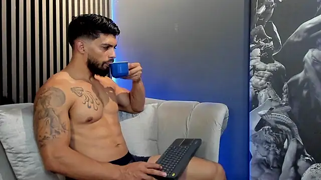 Snapshot of DannSaenz chatting on December 28, 12:47 pm DannSaenz online show from December 28, 12:47 pm