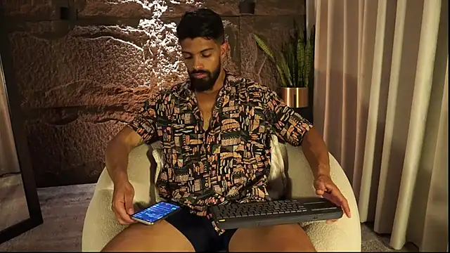 DannSaenz online show from April 23, 6:43 pm