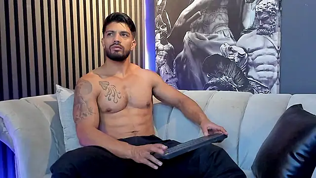 Snapshot of DannSaenz chatting on December 8, 3:35 pm DannSaenz online show from December 8, 3:35 pm